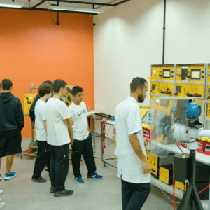 Laboratórios de energias renováveis e redes inteligentes da Enel SP vão formar mais de 500 alunos no Liceu e IFSP