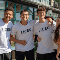 Alunos no intervalo das aulas em 2025